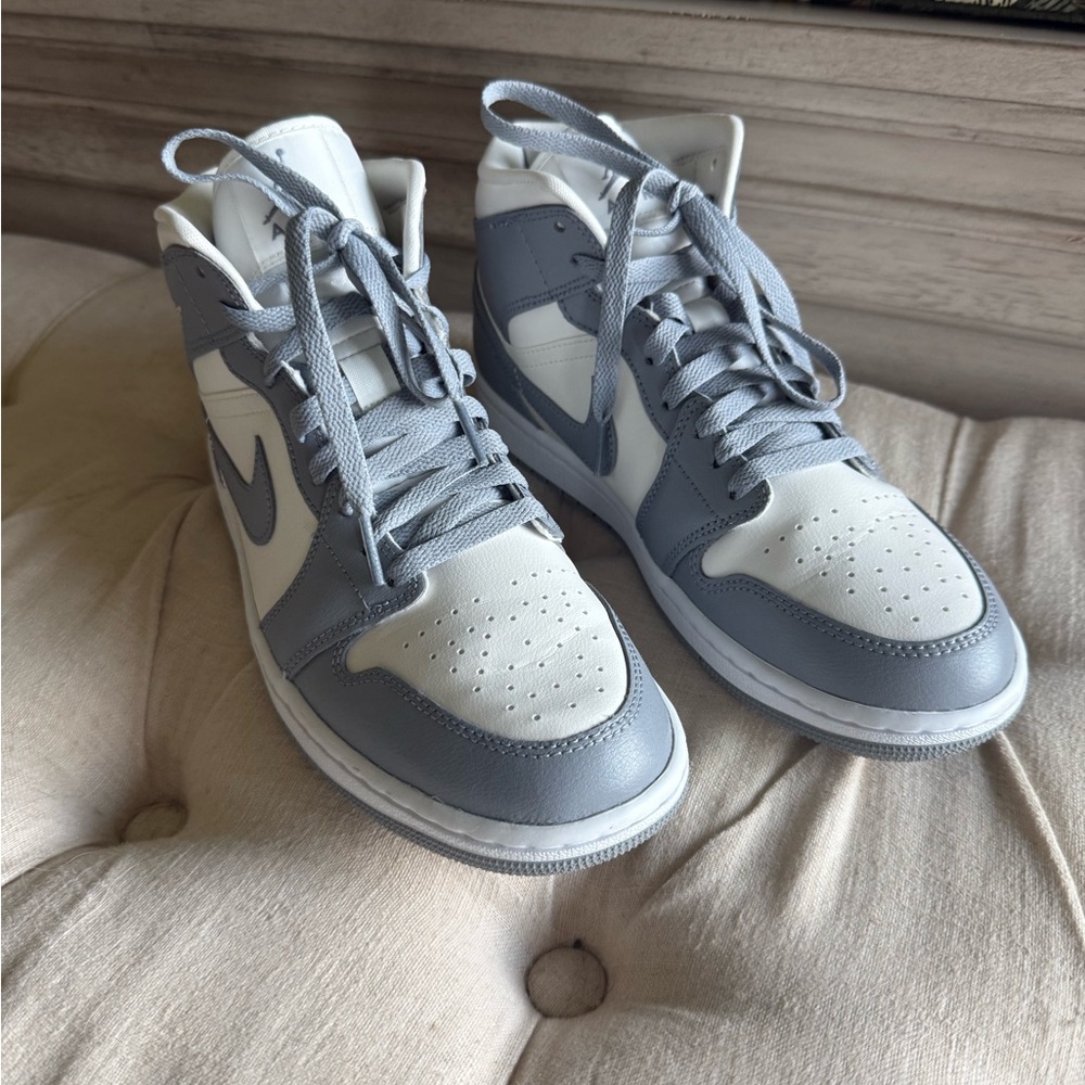 Like new women’s Jordan 1 mid stealth